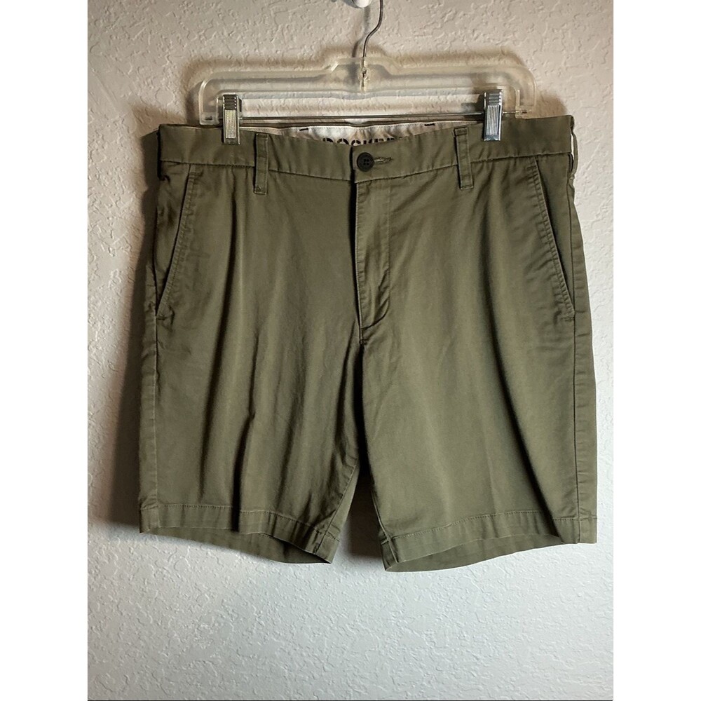 Dockers Men's Olive Flat-Front Shorts size 34 . vacation cruice .